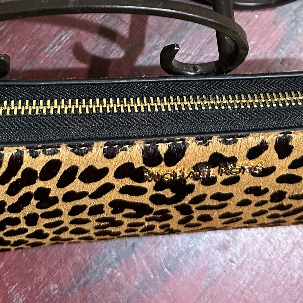 Michael Kors Leopard Print Wristlet Wallet. Nwt and authentic - Picture 9 of 9